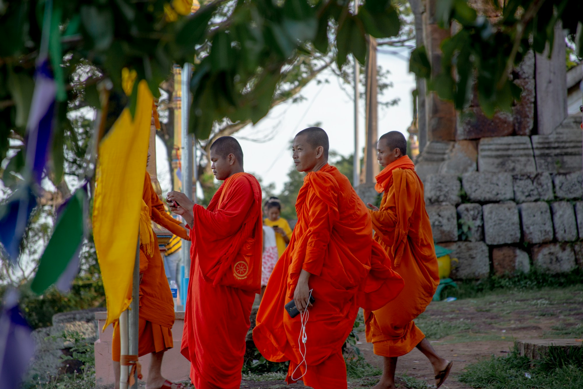 Moines au site de Phnom Chiso dans la province de Takeo